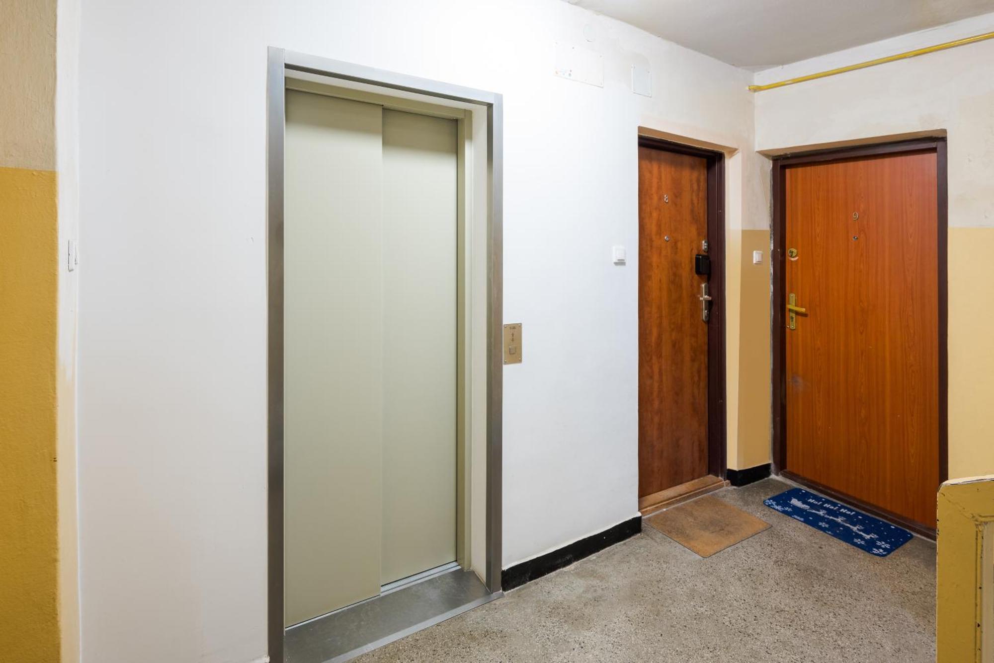 Stay With Friends In Warsaw Apartment ภายนอก รูปภาพ