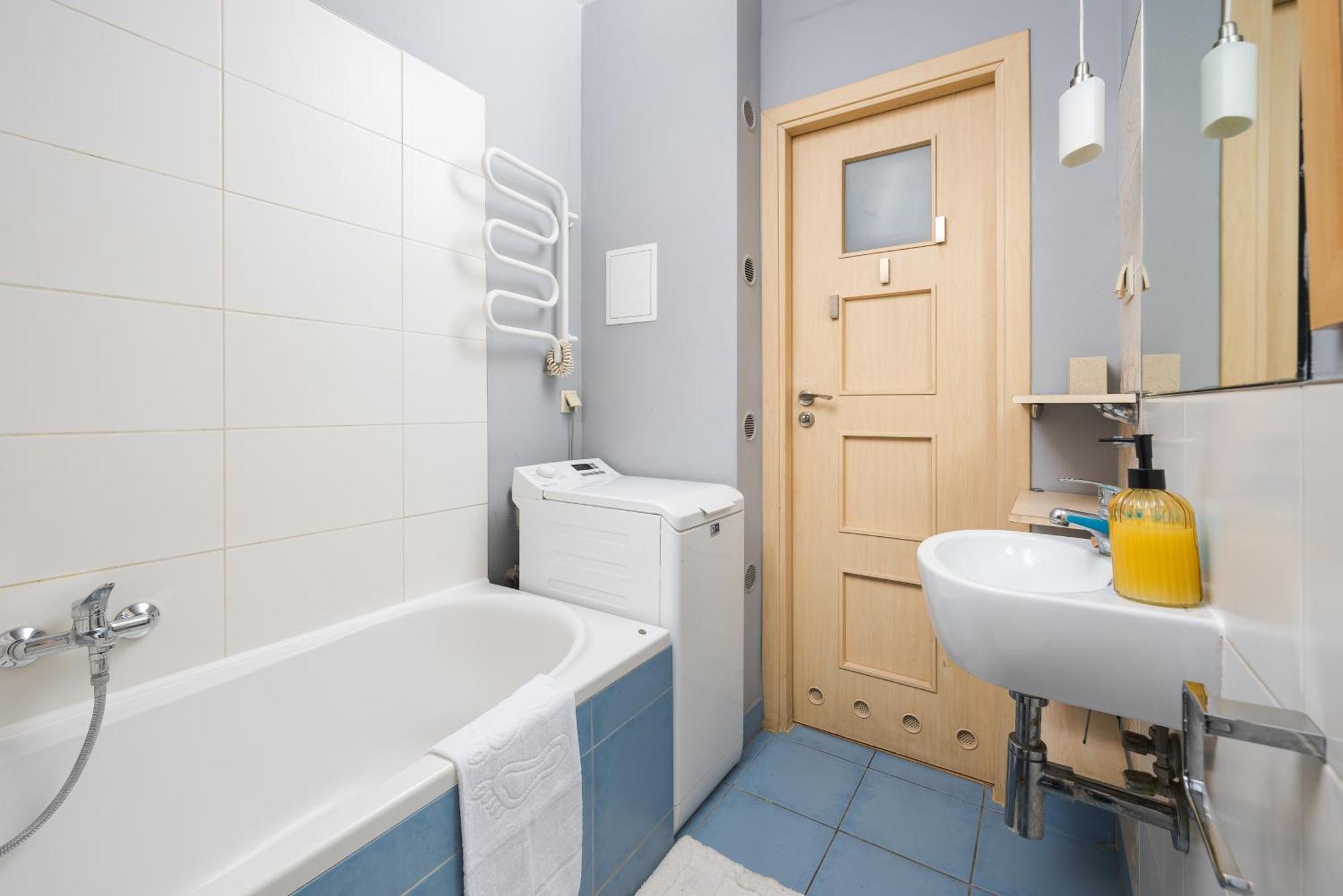 Stay With Friends In Warsaw Apartment ภายนอก รูปภาพ