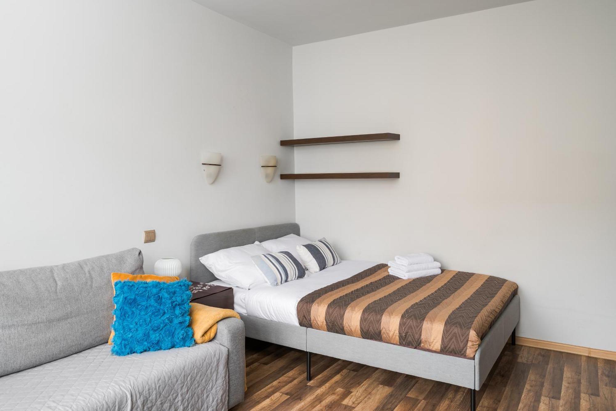 Stay With Friends In Warsaw Apartment ภายนอก รูปภาพ