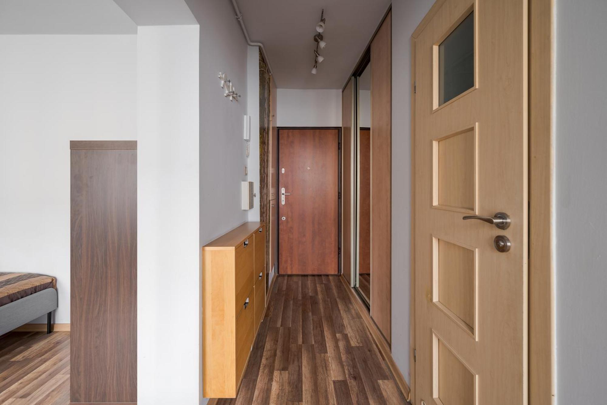 Stay With Friends In Warsaw Apartment ภายนอก รูปภาพ